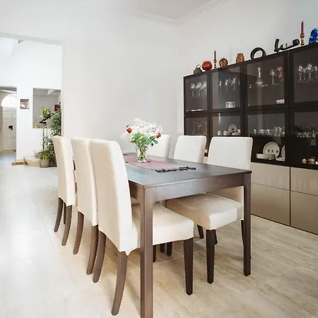 ベッド・アンド・ブレックファスト Fauzia Hamrun