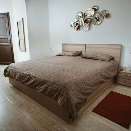 ベッド・アンド・ブレックファスト Fauzia