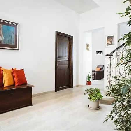 Fauzia Bed & Breakfast 3*